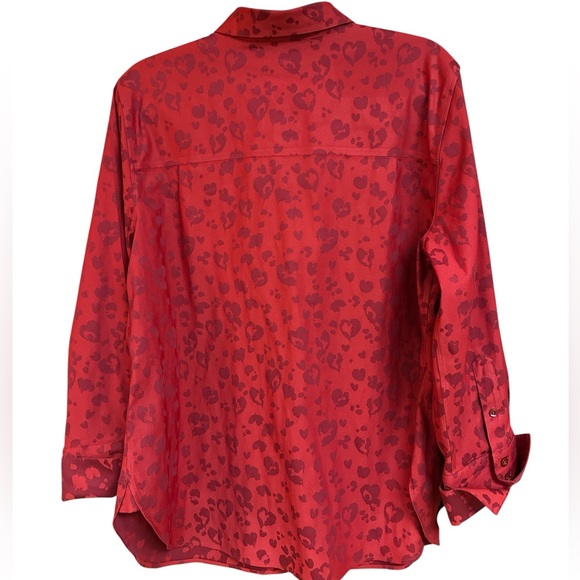Chico's Red No-Iron Chic Stretch Red Hearts Button Up Blouse Top Size 2 Preowned - Picture 2 of 9